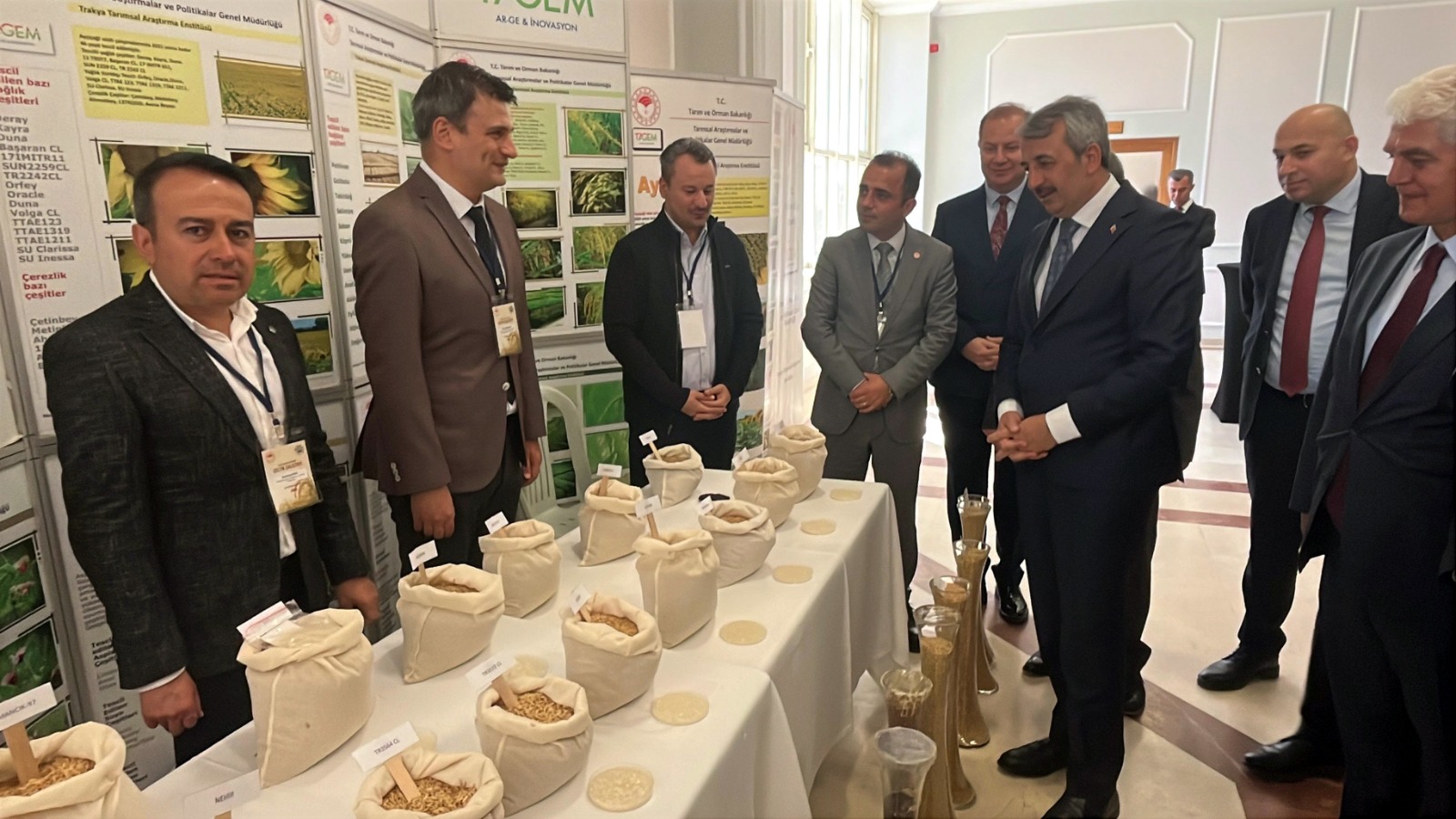 Türkiye’nin pirinç ihtiyacının büyük bir kısmını tek başına göğüsleyen Edirne, tarımın geleceğini belirleyecek kritik bir organizasyona ev sahipliği yapıyor. Kentte, gelişen teknolojiler ve AR-GE projelerinin merkezde olduğu, iki gün sürecek olan kapsamlı 